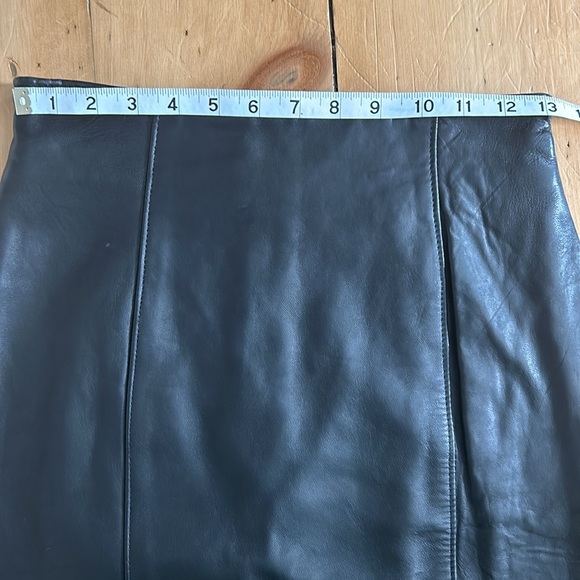 Danier leather skirt - Picture 7 of 9